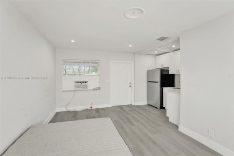 Commercial property in Hollywood, Florida 204.38 sq.m. № 1977941 - photo 18