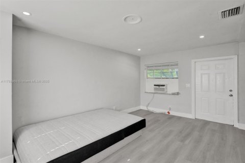 Commercial property in Hollywood, Florida 204.38 sq.m. № 1977941 - photo 22