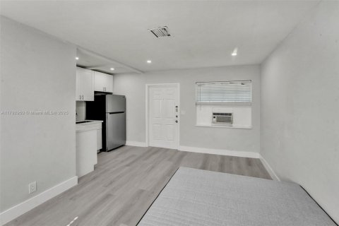 Commercial property in Hollywood, Florida 204.38 sq.m. № 1977941 - photo 28