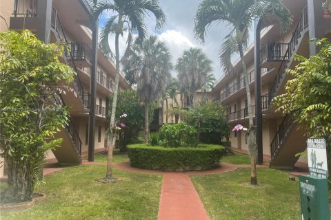 Copropriété à vendre à Sweetwater, Floride: 2 chambres, 66.89 m2 № 2059753 - photo 16