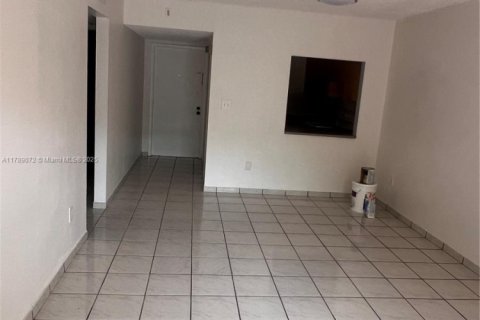 Copropriété à vendre à Sweetwater, Floride: 2 chambres, 66.89 m2 № 2059753 - photo 3