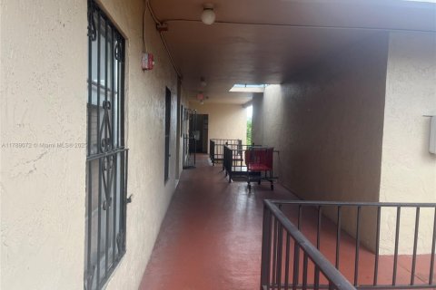 Copropriété à vendre à Sweetwater, Floride: 2 chambres, 66.89 m2 № 2059753 - photo 13