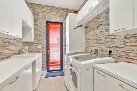 Casa en venta en Fort Lauderdale, Florida, 4 dormitorios, 330.64 m2 № 2253102 - foto 14