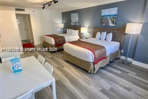 Condo in Sunny Isles Beach, Florida  № 1948852 - photo 1