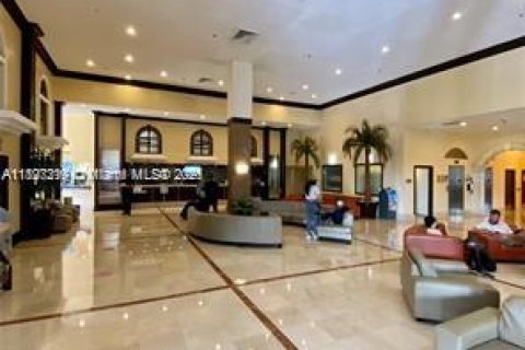 Condo in Sunny Isles Beach, Florida  № 1948852 - photo 9