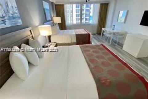 Condo in Sunny Isles Beach, Florida  № 1948852 - photo 8