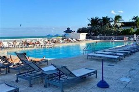 Condo in Sunny Isles Beach, Florida  № 1948852 - photo 10