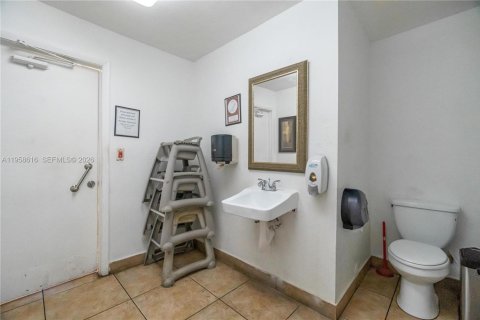 Купить коммерческую недвижимость в Майами, Флорида № 2020888 - фото 19