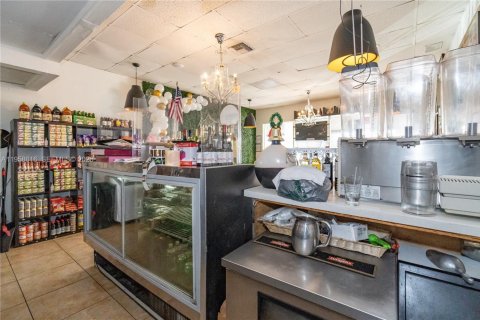 Купить коммерческую недвижимость в Майами, Флорида № 2020888 - фото 8