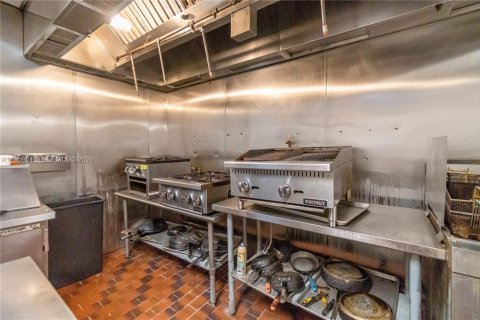 Купить коммерческую недвижимость в Майами, Флорида № 2020888 - фото 13