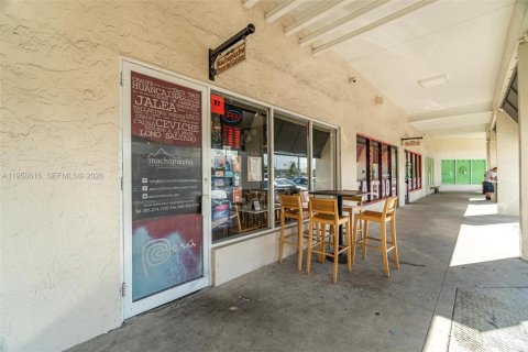 Купить коммерческую недвижимость в Майами, Флорида № 2020888 - фото 21