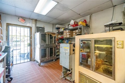 Купить коммерческую недвижимость в Майами, Флорида № 2020888 - фото 18