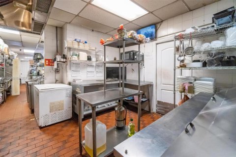 Купить коммерческую недвижимость в Майами, Флорида № 2020888 - фото 12