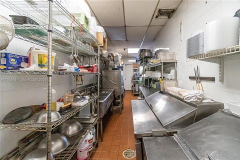 Купить коммерческую недвижимость в Майами, Флорида № 2020888 - фото 15