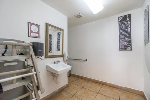 Купить коммерческую недвижимость в Майами, Флорида № 2020888 - фото 20