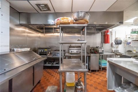 Купить коммерческую недвижимость в Майами, Флорида № 2020888 - фото 10