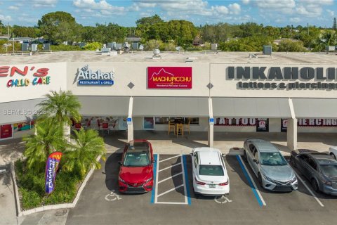 Купить коммерческую недвижимость в Майами, Флорида № 2020888 - фото 2