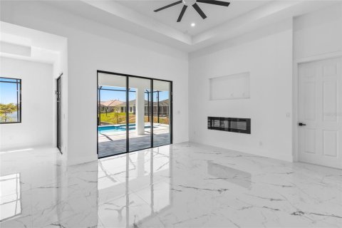House in Cape Coral, Florida 4 bedrooms, 184.97 sq.m. № 1620145 - photo 22
