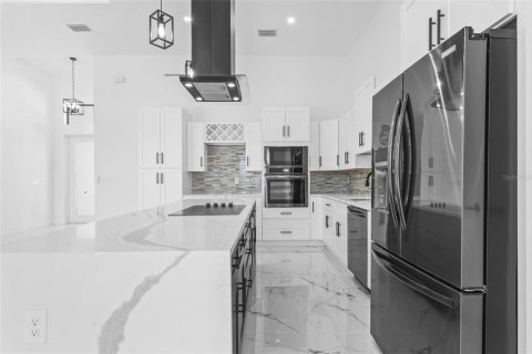 House in Cape Coral, Florida 4 bedrooms, 184.97 sq.m. № 1620145 - photo 19