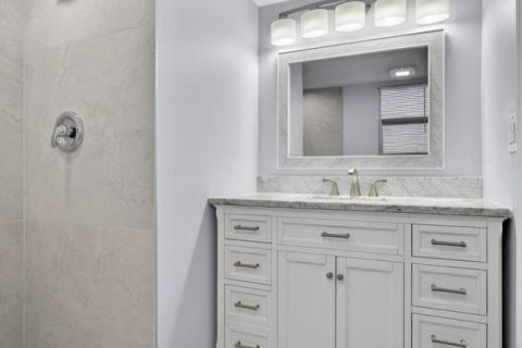Condo in Lake Worth, Florida, 2 bedrooms № 2248680 - photo 15