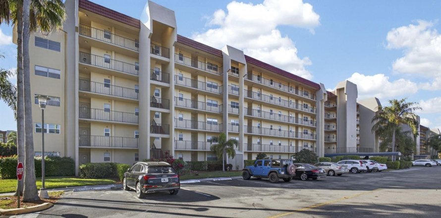 Condo in Lake Worth, Florida, 2 bedrooms № 2248680