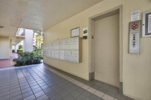 Condo in Lake Worth, Florida, 2 bedrooms № 2248680 - photo 4