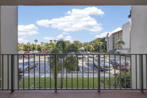 Condo in Lake Worth, Florida, 2 bedrooms № 2248680 - photo 7