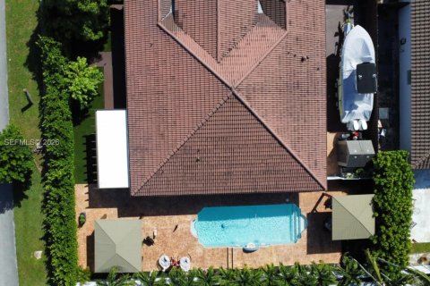 House in Miami, Florida 3 bedrooms, 161.37 sq.m. № 2000643 - photo 13