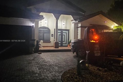 House in Miami, Florida 3 bedrooms, 161.37 sq.m. № 2000643 - photo 28