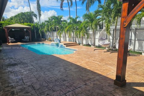 House in Miami, Florida 3 bedrooms, 161.37 sq.m. № 2000643 - photo 19