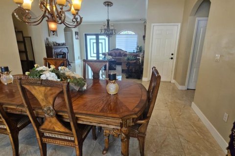 House in Miami, Florida 3 bedrooms, 161.37 sq.m. № 2000643 - photo 25