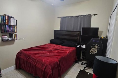 House in Miami, Florida 3 bedrooms, 161.37 sq.m. № 2000643 - photo 16