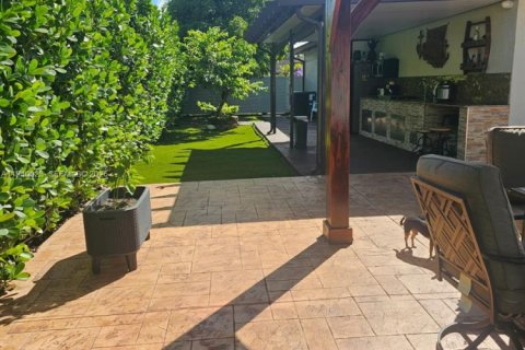 House in Miami, Florida 3 bedrooms, 161.37 sq.m. № 2000643 - photo 26