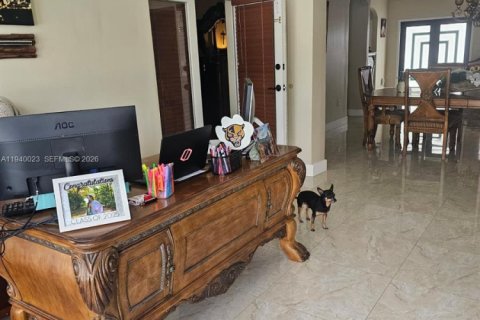 House in Miami, Florida 3 bedrooms, 161.37 sq.m. № 2000643 - photo 24