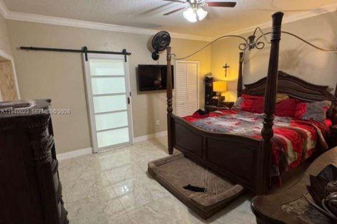 House in Miami, Florida 3 bedrooms, 161.37 sq.m. № 2000643 - photo 3