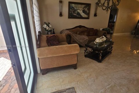 House in Miami, Florida 3 bedrooms, 161.37 sq.m. № 2000643 - photo 14