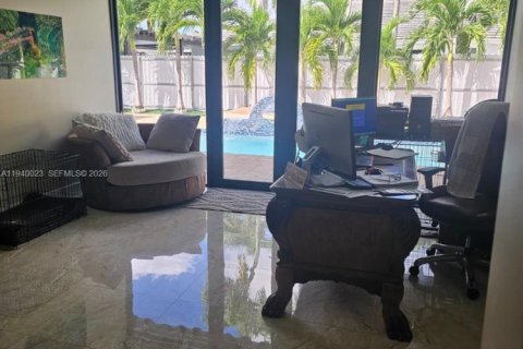 House in Miami, Florida 3 bedrooms, 161.37 sq.m. № 2000643 - photo 30