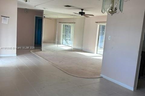 House in Margate, Florida 3 bedrooms, 148.27 sq.m. № 1972966 - photo 10