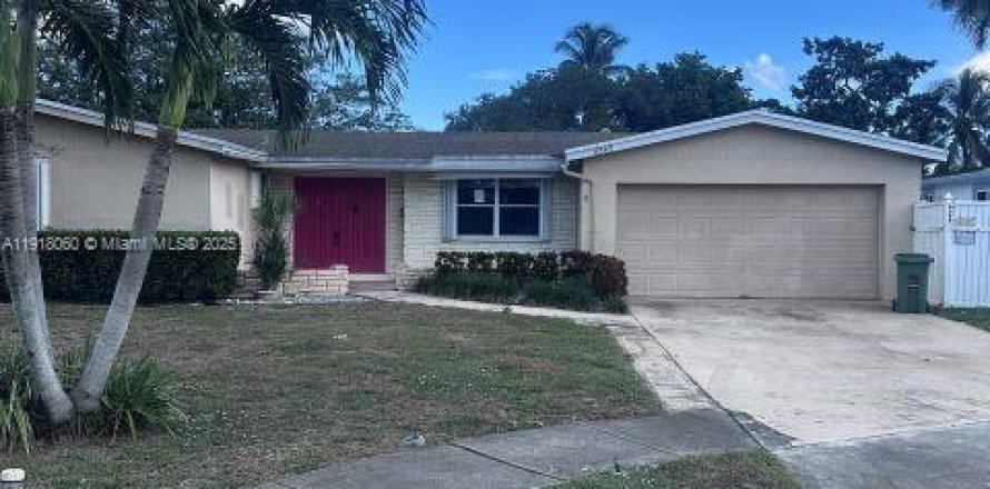 House in Margate, Florida 3 bedrooms, 148.27 sq.m. № 1972966