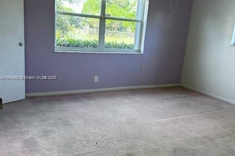 House in Margate, Florida 3 bedrooms, 148.27 sq.m. № 1972966 - photo 18