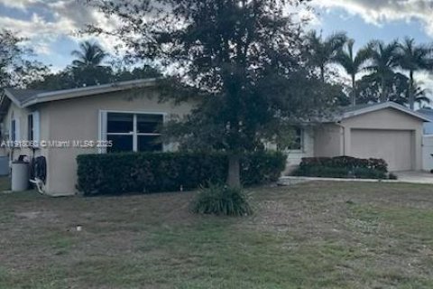 House in Margate, Florida 3 bedrooms, 148.27 sq.m. № 1972966 - photo 4