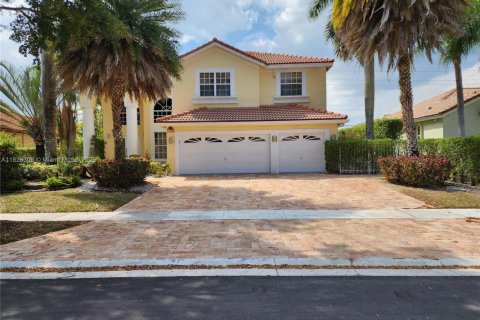House in Boca Raton, Florida 4 bedrooms, 299.61 sq.m. № 1802481 - photo 1