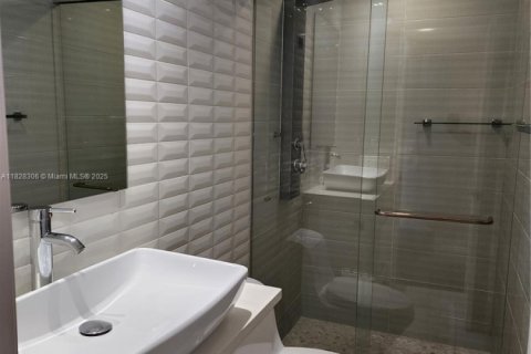 House in Boca Raton, Florida 4 bedrooms, 299.61 sq.m. № 1802481 - photo 27