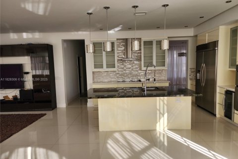 House in Boca Raton, Florida 4 bedrooms, 299.61 sq.m. № 1802481 - photo 12
