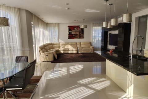 House in Boca Raton, Florida 4 bedrooms, 299.61 sq.m. № 1802481 - photo 8