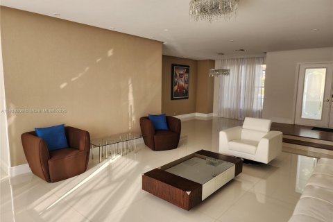 House in Boca Raton, Florida 4 bedrooms, 299.61 sq.m. № 1802481 - photo 5
