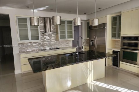 House in Boca Raton, Florida 4 bedrooms, 299.61 sq.m. № 1802481 - photo 11
