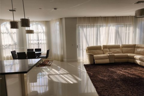 House in Boca Raton, Florida 4 bedrooms, 299.61 sq.m. № 1802481 - photo 9