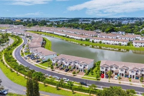 Touwnhouse à vendre à Miami, Floride: 3 chambres, 133.97 m2 № 1929447 - photo 24