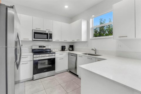 Touwnhouse à vendre à Miami, Floride: 3 chambres, 133.97 m2 № 1929447 - photo 8